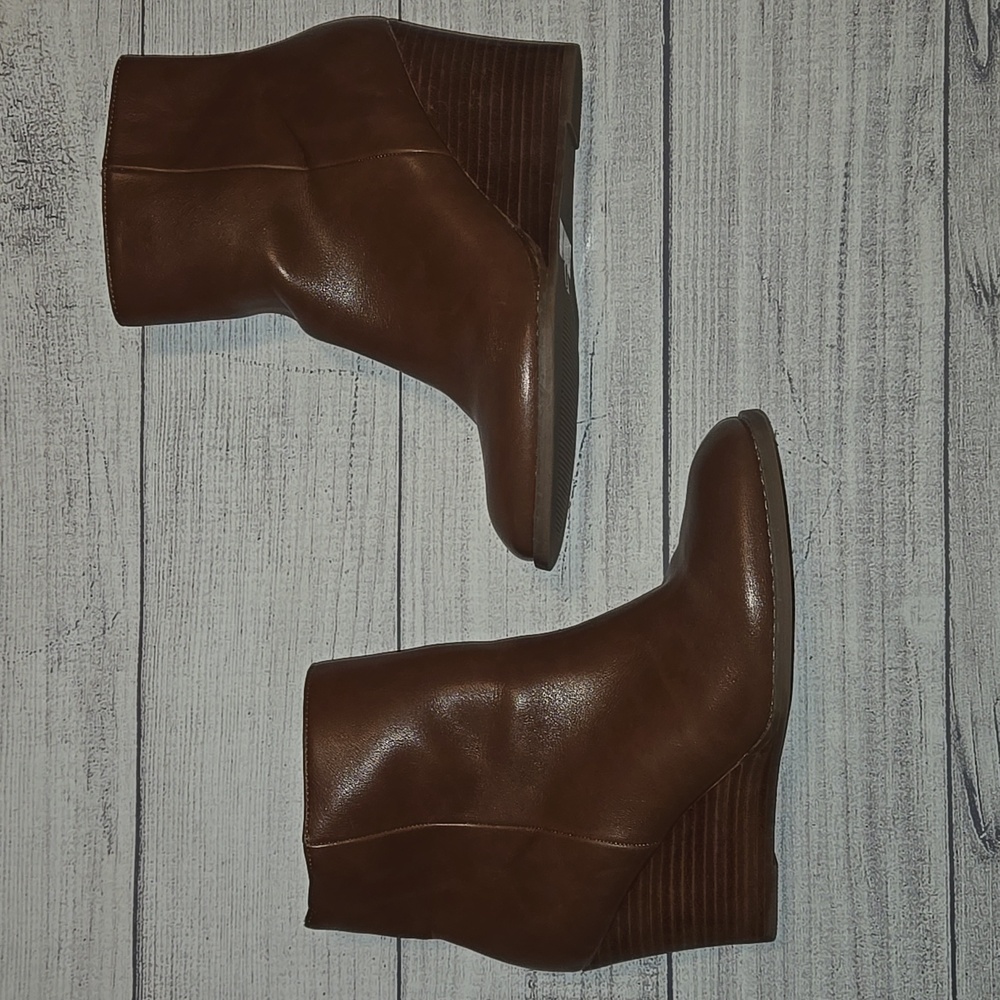 DV by Dolce Vita Rupart Wedge Booties Brown Size 7 - Picture 2 of 9